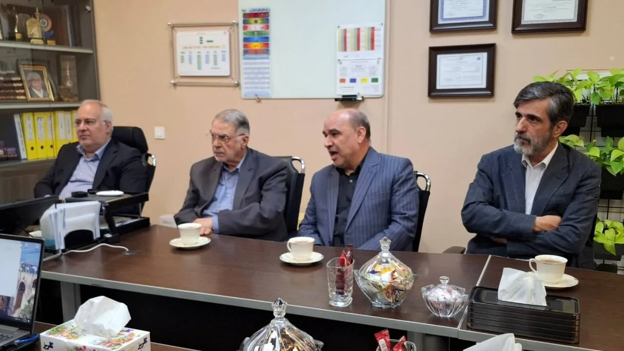 گفتگو و بازدید معاونین مدیرکل ‌محترم کمیته امداد کشور و مسئولان و مدیران کمیته امداد خراسان رضوی با ریاست محترم هیئت مدیره و مدیر عامل محترم مرکز درمانی آل محمد(ص) و بازدید ایشان از مجموعه
